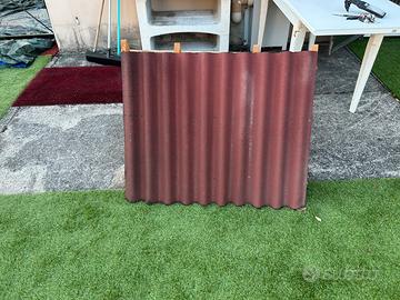 Tettoia in legno con copertura effetto tegola