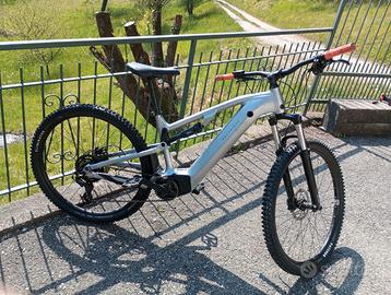 Bicicletta E-bike MTB