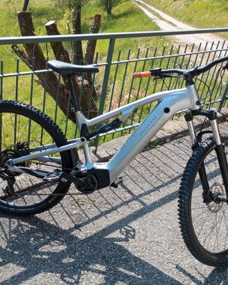 Bicicletta E-bike MTB