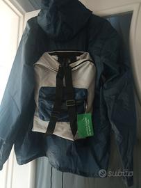 zaino incorporato  k-way Benetton 