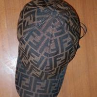 cappello fendi nuovo con cartellino 
