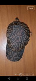 cappello fendi nuovo con cartellino 