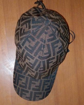 cappello fendi nuovo con cartellino 