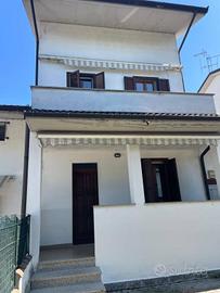 Villetta a schiera di 170 m² con 5 locali e box au
