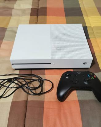 Xbox One S 500 Gb + Controller + Biomutant + Fifa 