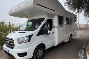 Camper Mansadato Rollerteam 284M letti gemelli