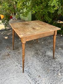 Tavolo in legno