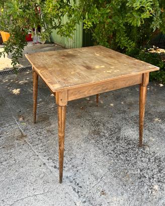 Tavolo in legno