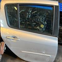Porta posteriore dx renault clio anno 2011