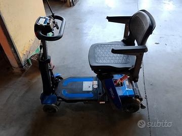 Scooter auto pieghevole per disabili o anziani 