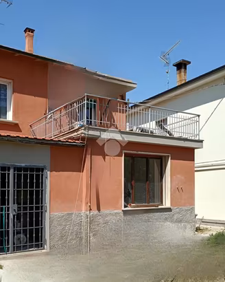 3 LOCALI A MOLINELLA