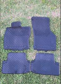 SET TAPPETINI IN GOMMA GOLF 7