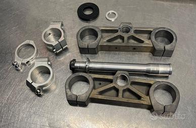 piastre  Magnesio sterzo suzuki rgv 250 gamma