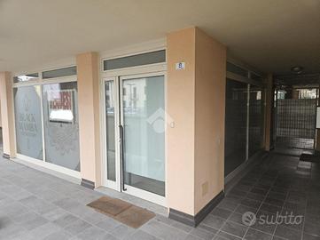 NEGOZIO A COLLECCHIO