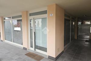 NEGOZIO A COLLECCHIO