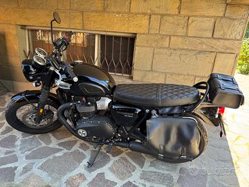 TRIUMPH BONNEVILLE T100 BLACK