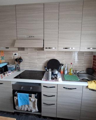 cucina componibile con elettrodomestici 