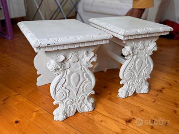 Sgabelli bassi in legno bianchi