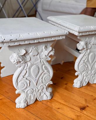 Sgabelli bassi in legno bianchi