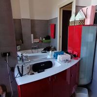Mobile bagno con  lavabo e specchio
