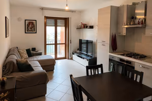 Bilocale arredato con balcone e cantina - Monza