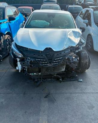 Renault Clio 5 del 2021 per ricambi