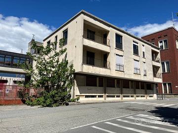 Palazzo / Stabile di 3433 m² a Biella