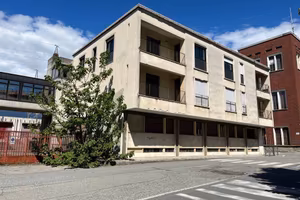 Palazzo / Stabile di 3433 m² a Biella
