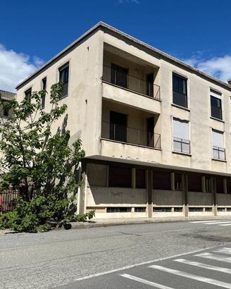 Palazzo / Stabile di 3433 m² a Biella