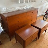 Comó, comodini e letto matrimoniale