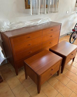 Comó, comodini e letto matrimoniale