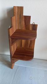 Mensola angolare di legno fatta a mano