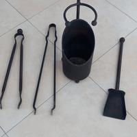 attrezzi per il camino e il barbecue.