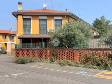 VILLA A SCHIERA D'ANGOLO A CESATE