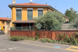 VILLA A SCHIERA D'ANGOLO A CESATE
