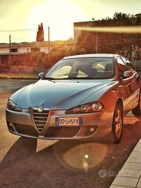 Alfa Romeo 147 con tettuccio apribile