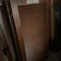 Ante in legno e finestre e porte