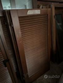 Ante in legno e finestre e porte