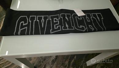 sciarpa givenchy nuova con cartellino svendita