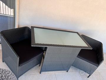 Tavalo rattan con 2 poltrone