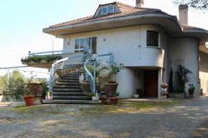 VILLA SINGOLA A PESARO