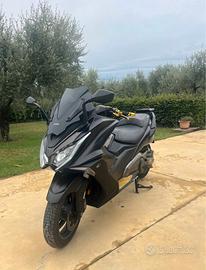 Kymco ak 550