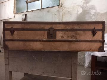 Antico baule da viaggio da restaurare