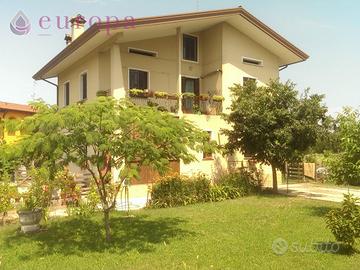 Casa singola con terreno edificabile pertinenziale