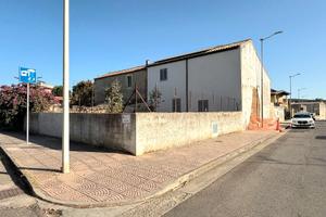 Casa singola con doppio cortile e terrazza