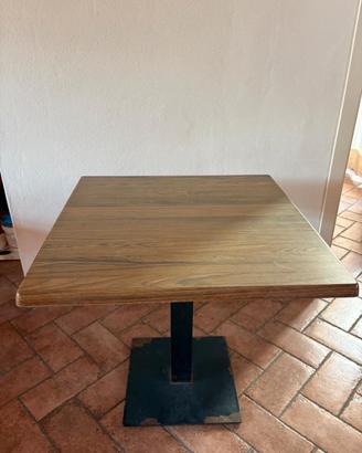 TAVOLO DA ESTERNO IN RESINA CON BASE IN METALLO
