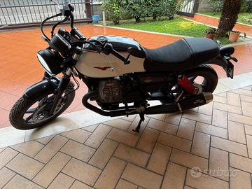 Moto Guzzi V7 Stone Ten