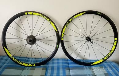 Coppia Ruote Carbonio Ursus Miura TS37