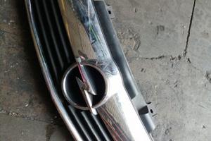 Mascherina anteriore opel zafira b