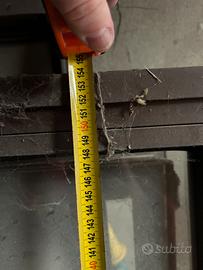 Infissi in alluminio con telaio